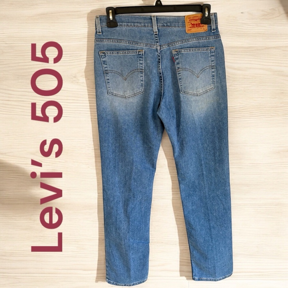 Levi’s-size 12 women’s 505 straight leg, has stretch, medium/light wash. EUC!